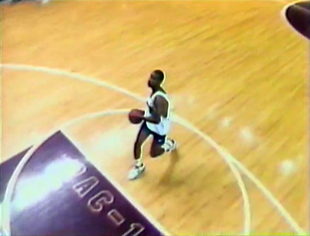 Mike Conley mate desde línea de tiros libres