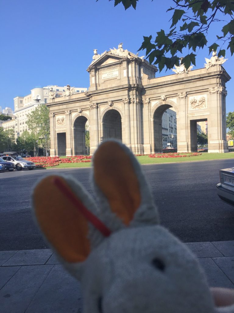 conejito-madrid-puerta-de-alcala