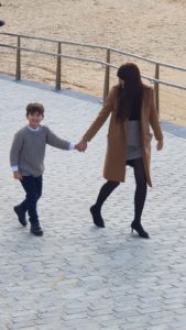 Caminamos de la mano... pero habrá que aprender a soltarla... 