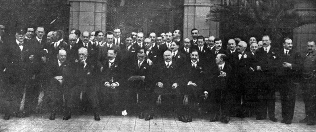Cónsules y demás participantes en el banquete del Gran Casino. Hormiga de Oro.