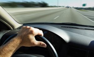 foto-manos-al-volante