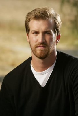 Kenneth Mitchell stars as Eric Green in JERICHO, a new drama about what happens when a nuclear mushroom cloud suddenly appears on the horizon, plunging the residents of a small Kansas town into chaos, leaving them completely isolated and wondering if they're the only Americans left alive. Photo: Cliff Lipson/CBS ©2006 CBS Broadcasting Inc. All Rights Reserved