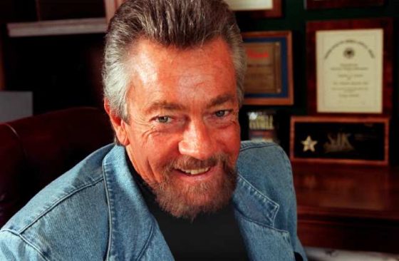 021553.CA.1221.cannell.1.pr Stephen J. Cannell, the prolific and legendary tv writer/producer, photographed in his Hollywood office. Photo by Perry C. Riddle/LAT, December 21, 2000.