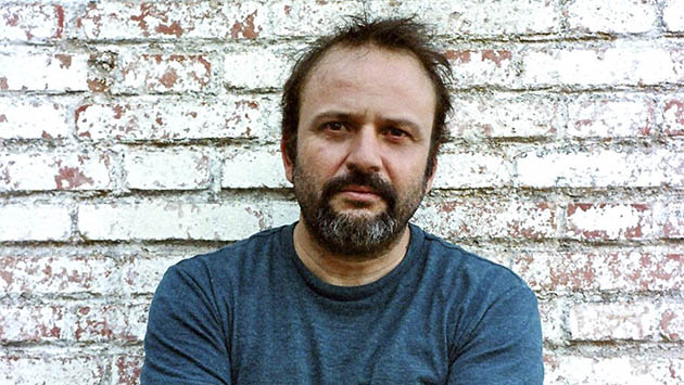 GRA162. MADRID, 18/12/2013.- FotografÌa facilitada por la agencia Prisma Ideas, del dramaturgo y director madrileÒo Juan Cavestany, que ha presentado "Gente en sitios", una pelÌcula "sobre cÛmo intentamos resolver las crisis". EFE/ ***S”LO USO EDITORIAL***